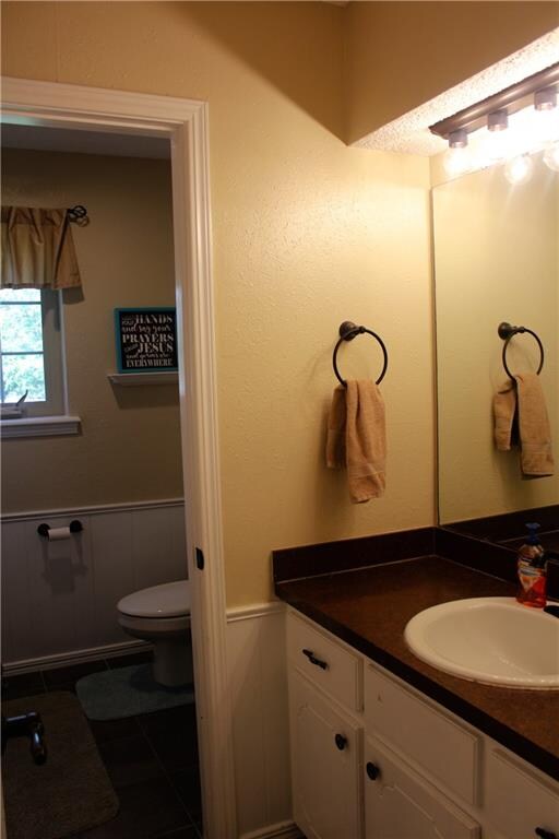 Full bath in hall