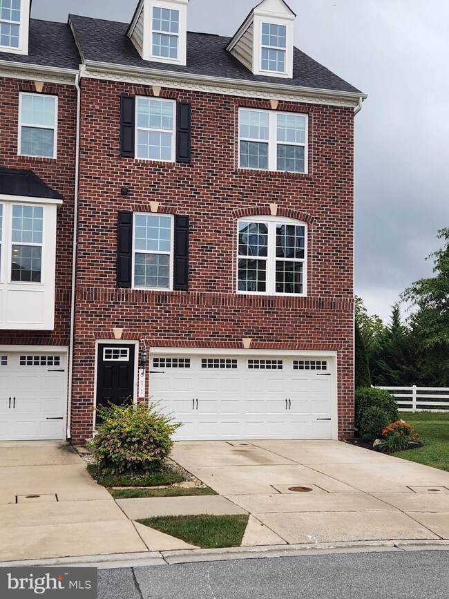 911 Magnolia Blossom Ct, Sykesville, MD 21784 - photo 4