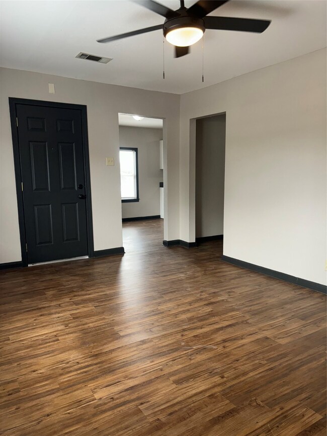 1408 W 34th St, Houston, TX 77018 - photo 3