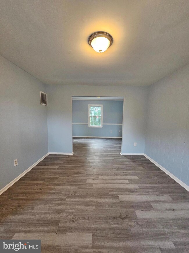 9404 Abingdon Ct, Manassas, VA 20109 - photo 6