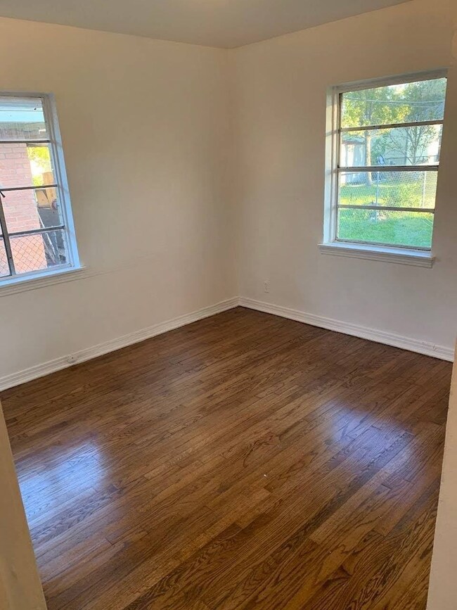 7602 Weyburn St, Houston, TX 77028 - photo 4