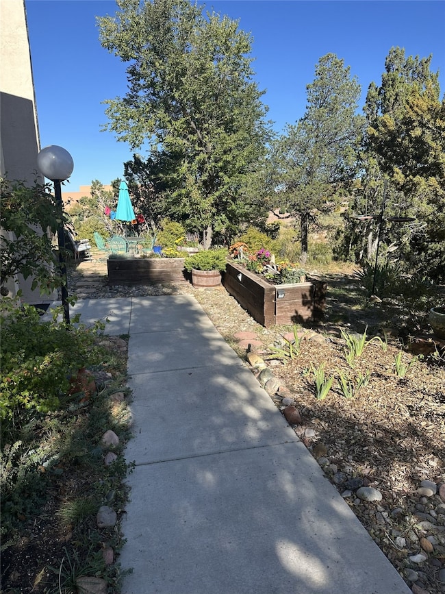 151 Calle Ojo Feliz, Santa Fe, NM 87505 - photo 2