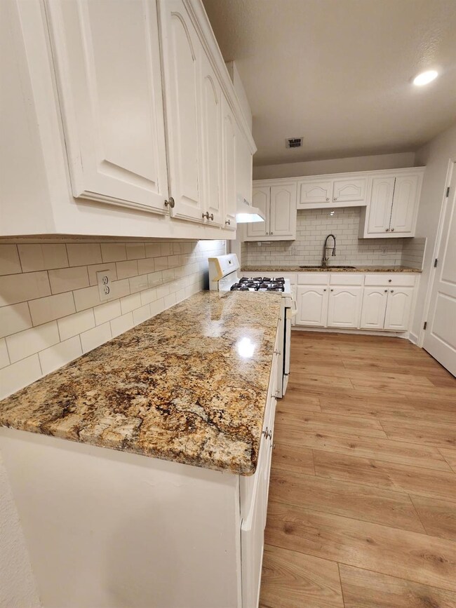 2520 W 5th Ave, Corsicana, TX 75110 - photo 4