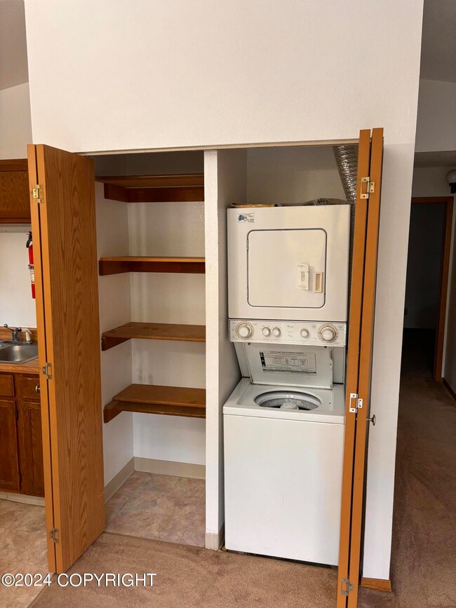 3700 Gardner St unit B, Anchorage, AK 99508 - photo 5