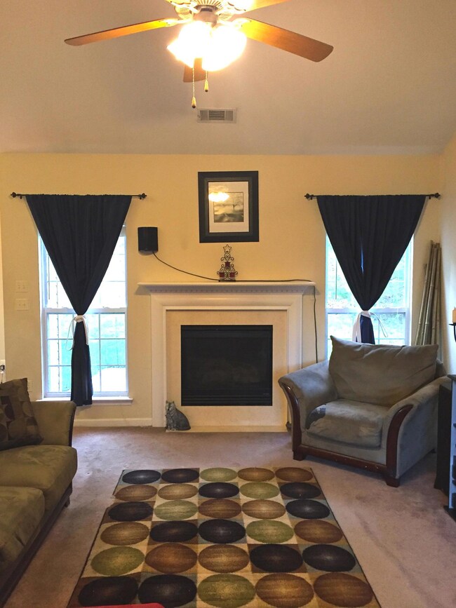Gas log fireplace