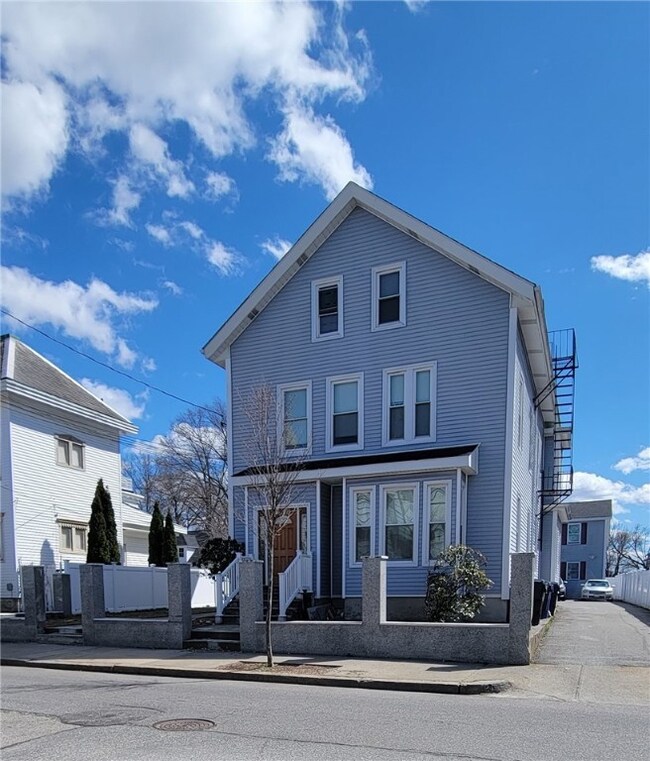 168 Cross St, Central Falls, RI 02863 - photo 3