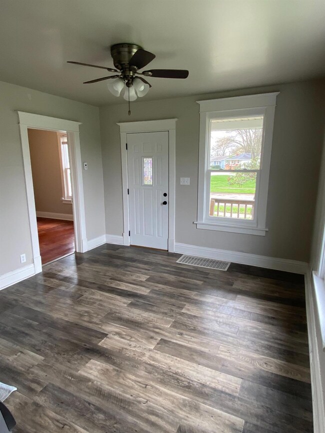 68 Lansing St, La Porte, IN 46350 - photo 4