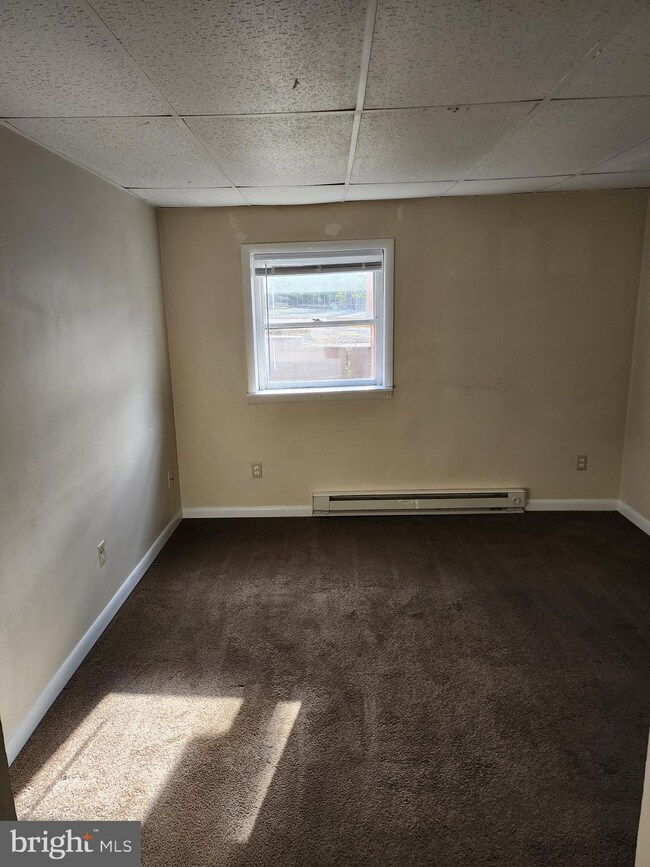 45 N Green St unit 2, Berkeley Springs, WV 25411 - photo 4