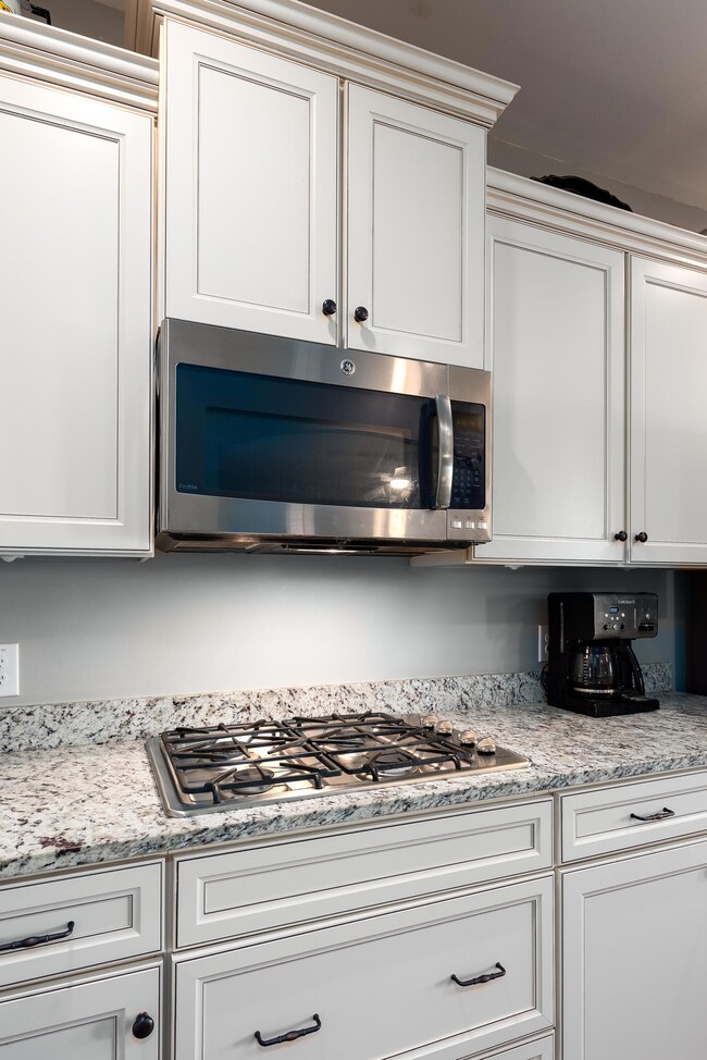 Gas cooktop & Built-in microwave