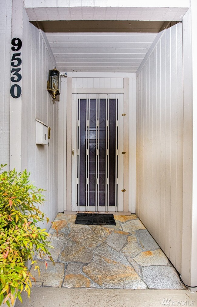 9530 SE 40th St, Mercer Island, WA 98040 - photo 6