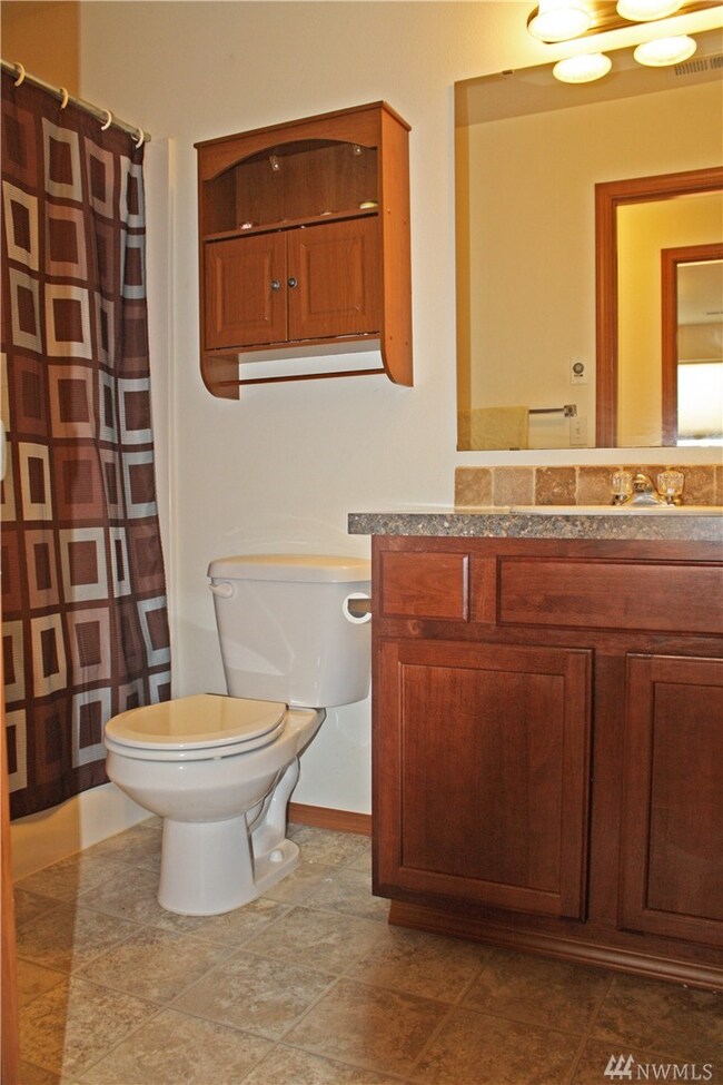 208 Riggs Dr E, Enumclaw, WA 98022 - photo 7