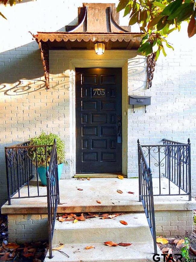 705 705 E Hudson St, Tyler, TX 75701 - photo 2