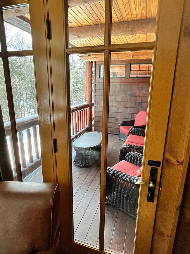 WFLodge211_CoveredPorch