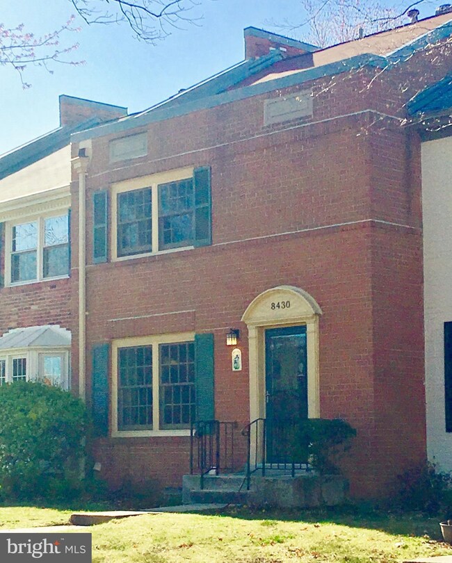 8430 Grenoble Ct, Springfield, VA 22152 - photo 2