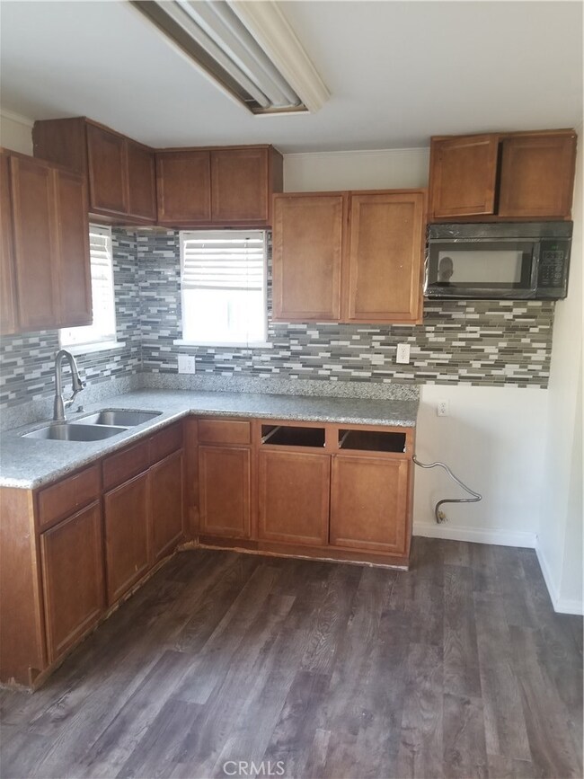 2130 Pepper Dr, Highland, CA 92346 - photo 2