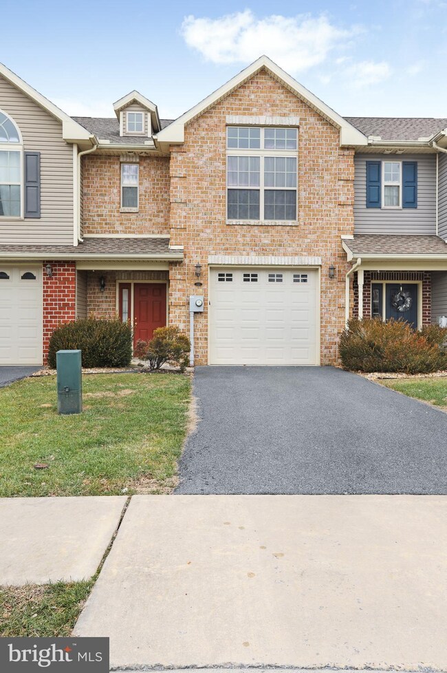 2031 Powell Dr, Chambersburg, PA 17201 - photo 3