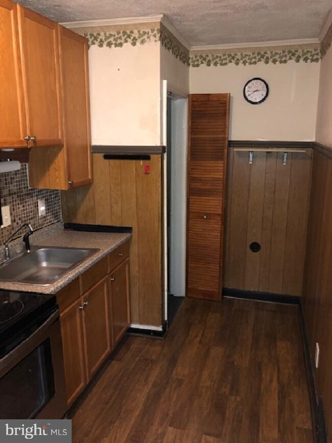 2701 Ellicott Dr, Baltimore, MD 21216 - photo 2