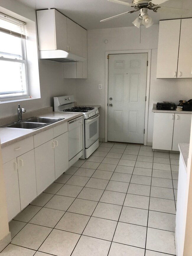 6241 N Francisco Ave unit 3, Chicago, IL 60659 - photo 4