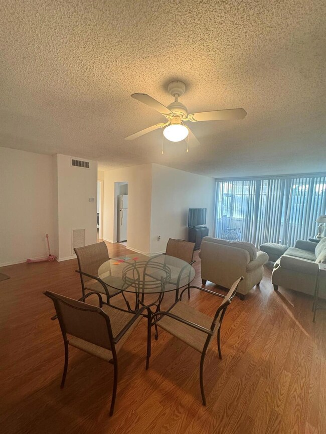 500 Davis Rd unit 27, Palm Springs, FL 33461 - photo 3