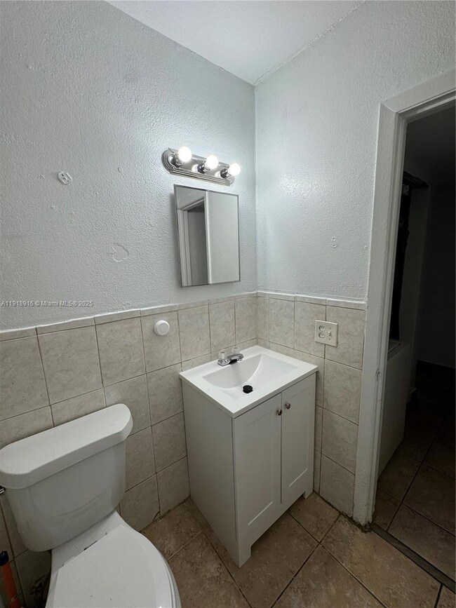 2750 NW 20th St unit 1-2, Fort Lauderdale, FL 33311 - photo 4