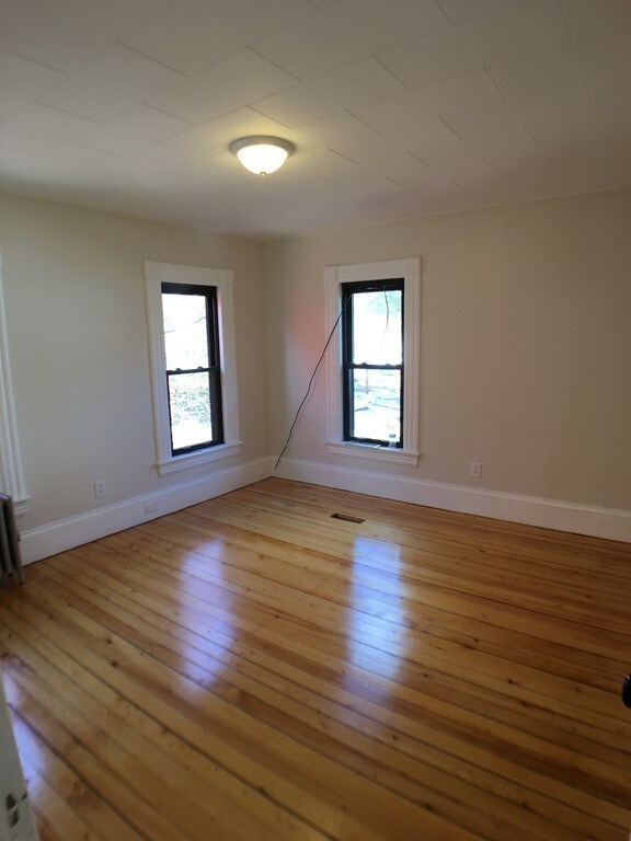 34 Laurel St, Holyoke, MA 01040 - photo 7