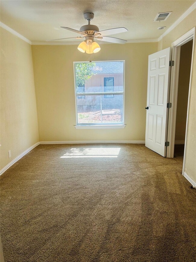 427 W Monterey St, Denison, TX 75020 - photo 5