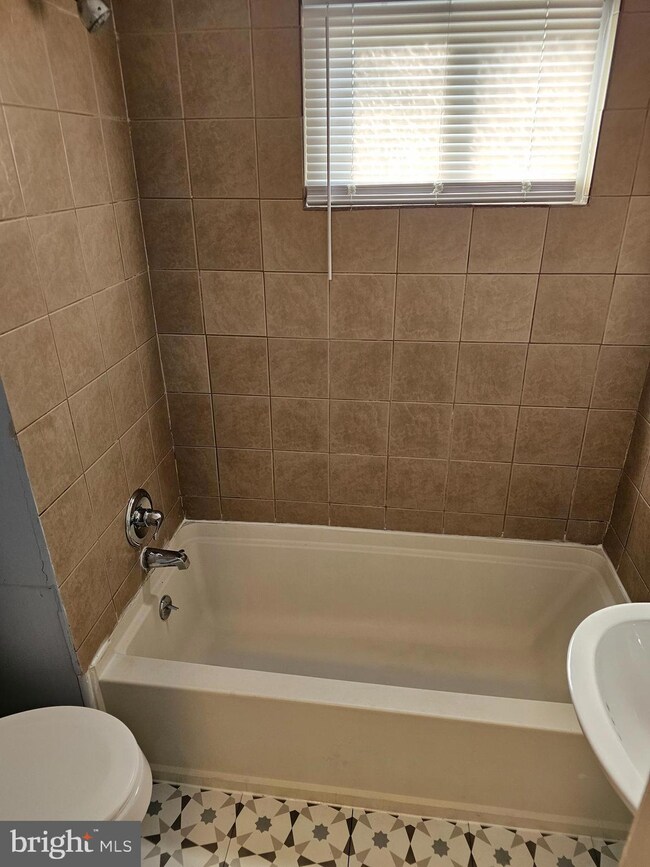 1034 Spruce St, Reading, PA 19602 - photo 6