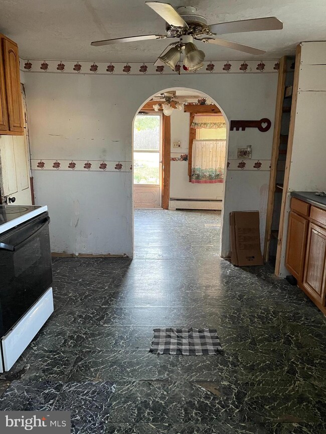 102 E 5th St, Williamstown, PA 17098 - photo 6