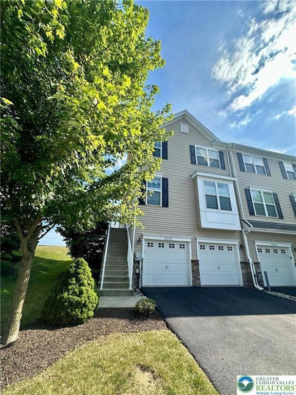 End unit with scenic views