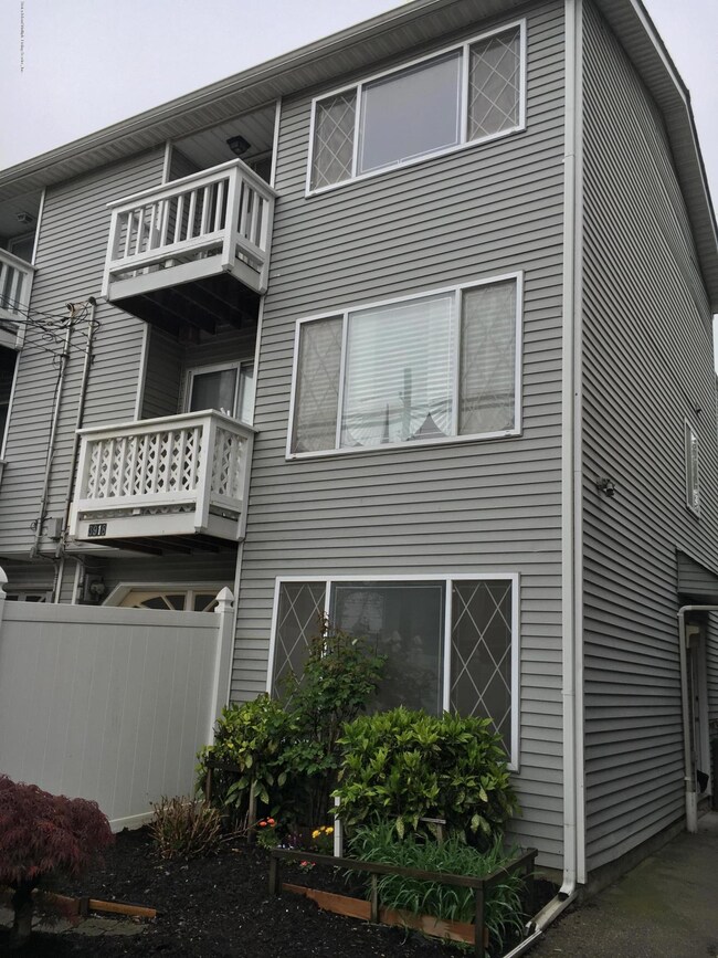 3918 Victory Blvd unit 3920, Staten Island, NY 10314 - photo 2