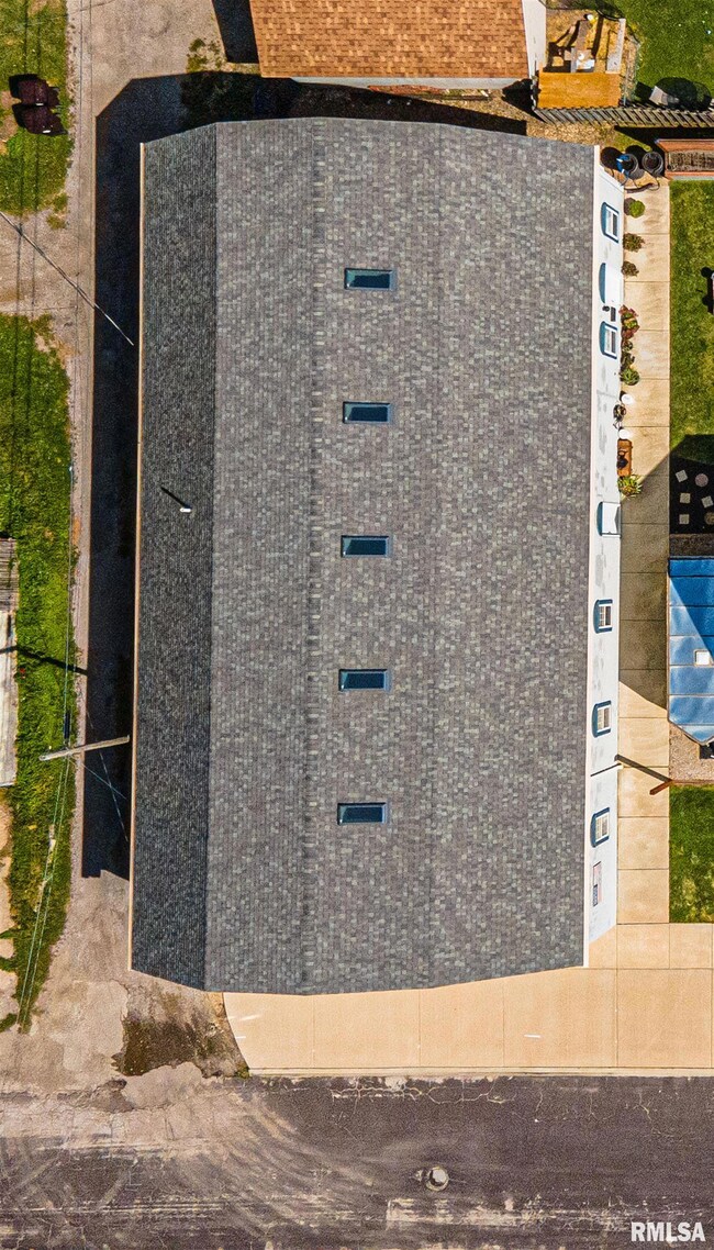 150 Wyatt Ave, Lincoln, IL 62656 - photo 3