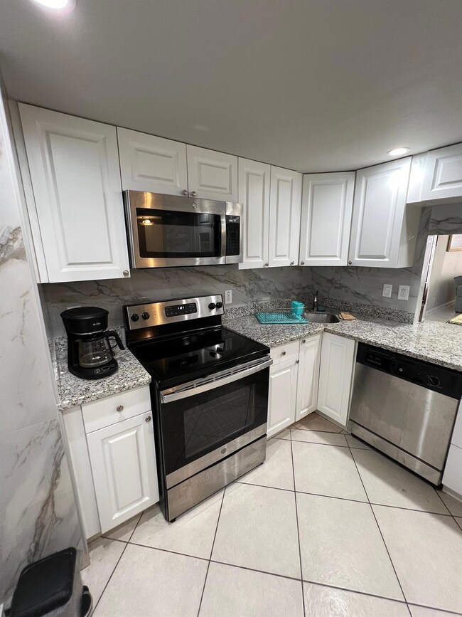 Prince George unit 17H, Hallandale Beach, FL 33009 - photo 3