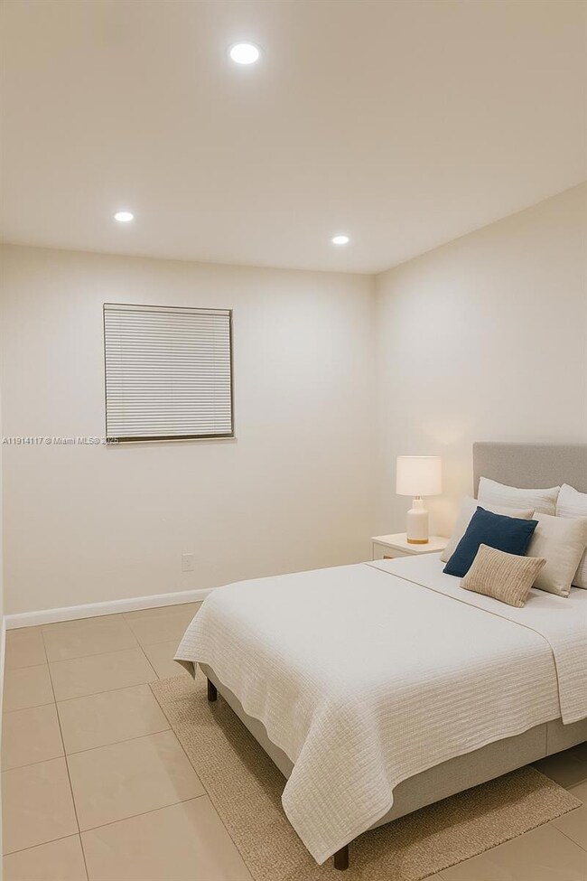 1046 Foster Rd unit 1, Hallandale Beach, FL 33009 - photo 4