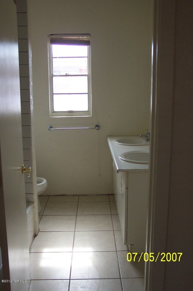 1215 E 7th St unit 1, Tucson, AZ 85719 - photo 4