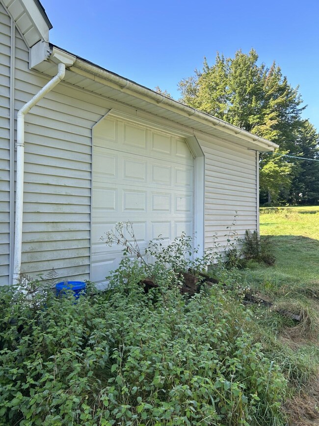 0387 rear of garage drive thru