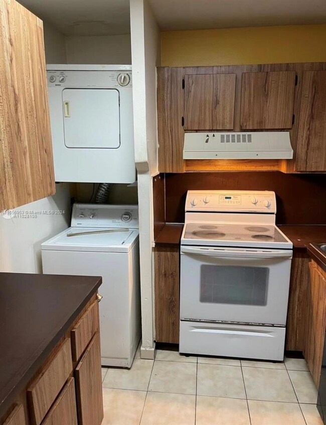 440 E 23rd St unit 1305, Hialeah, FL 33013 - photo 3