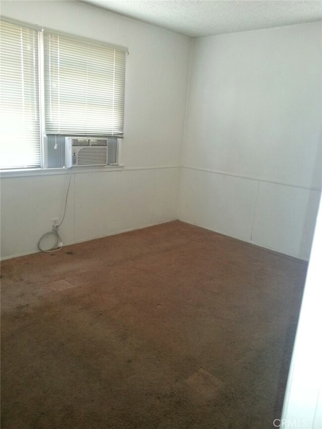 14570 Rosemary Dr, Fontana, CA 92335 - photo 5