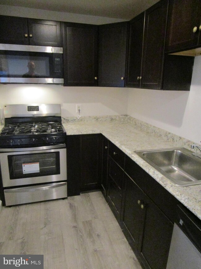 12228 Valleywood Dr, Silver Spring, MD 20902 - photo 5