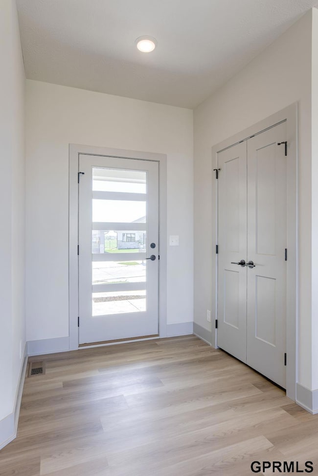 18487 Robin Cir, Omaha, NE 68136 - photo 3