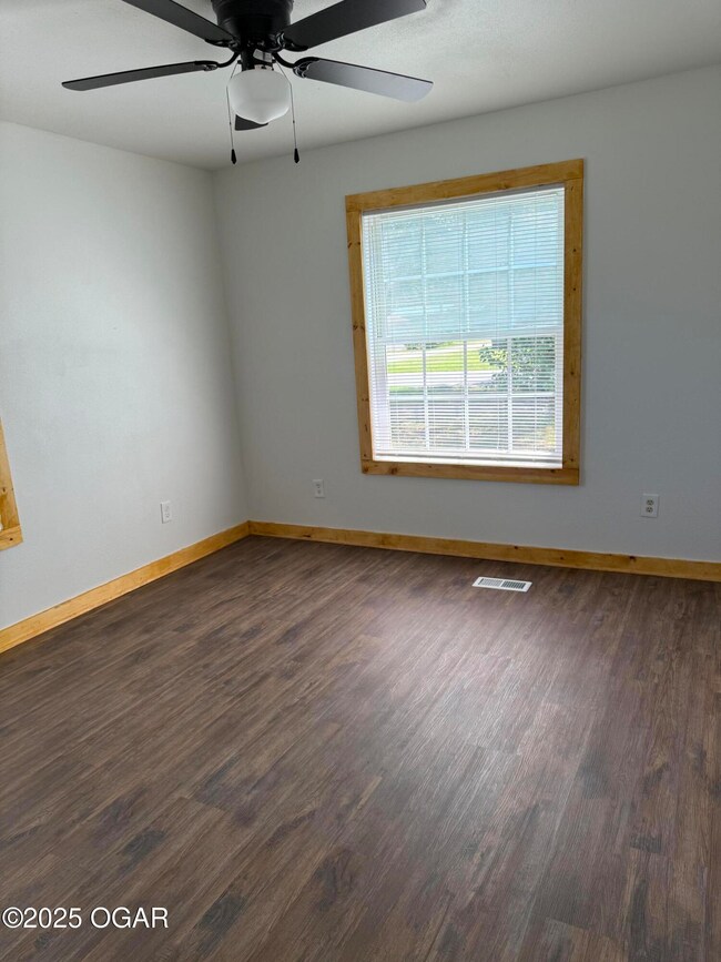 204 E 18th St, Baxter Springs, KS 66713 - photo 7