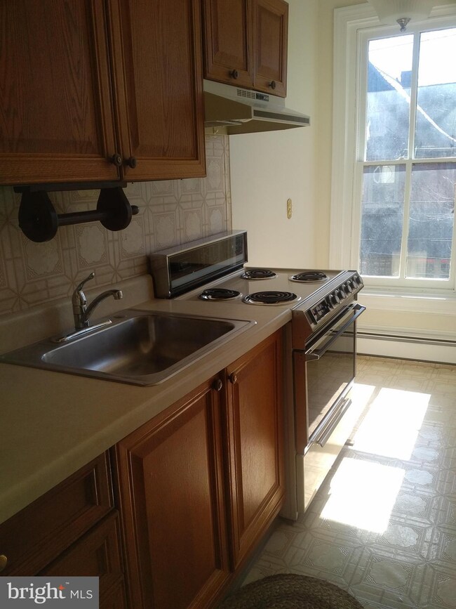 61 E Oakland Ave unit 2, Doylestown, PA 18901 - photo 2