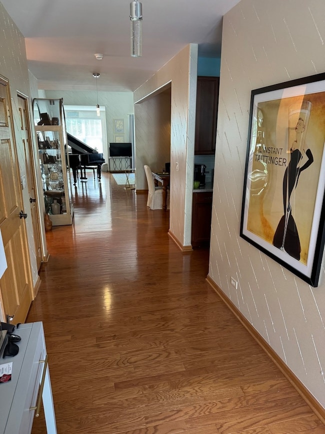 301 W Eagle Ct, Waukegan, IL 60087 - photo 3