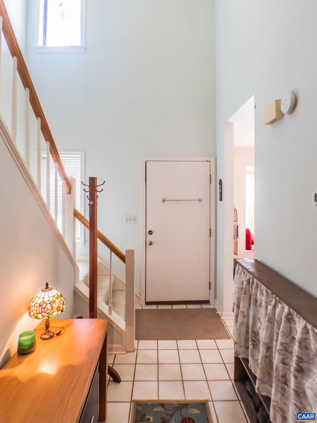 592 Pebblecreek Ct, Charlottesville, VA 22901 - photo 4