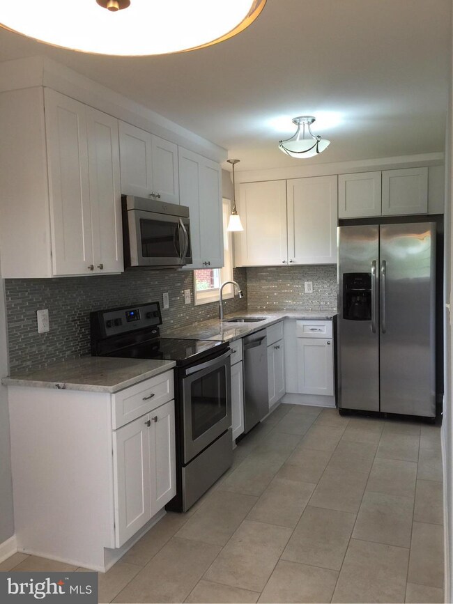 6004 Belle Ct, Hyattsville, MD 20782 - photo 6