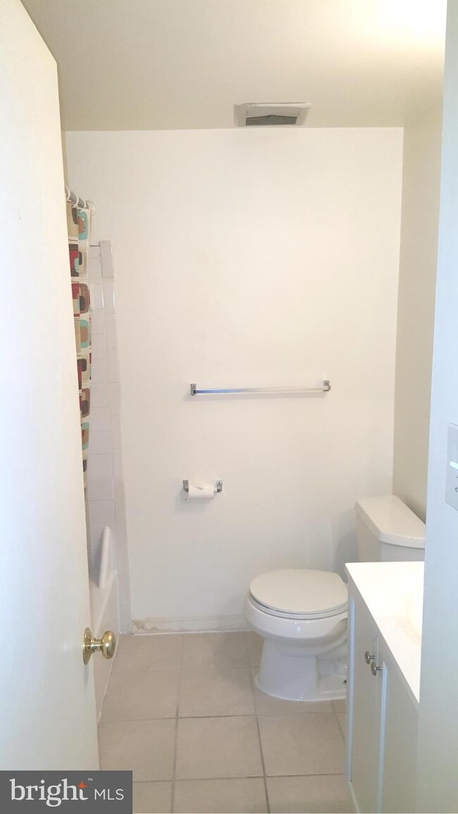 12185 Dove Cir, Laurel, MD 20708 - photo 2