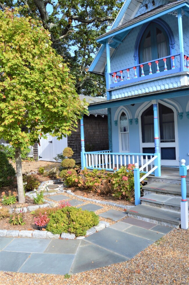 41 Narragansett Ave, Oak Bluffs, MA 02557 - photo 2