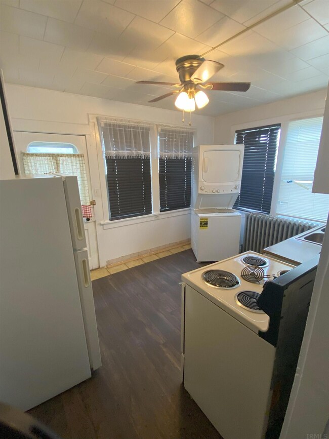 218 N Jefferson St, Berne, IN 46711 - photo 6