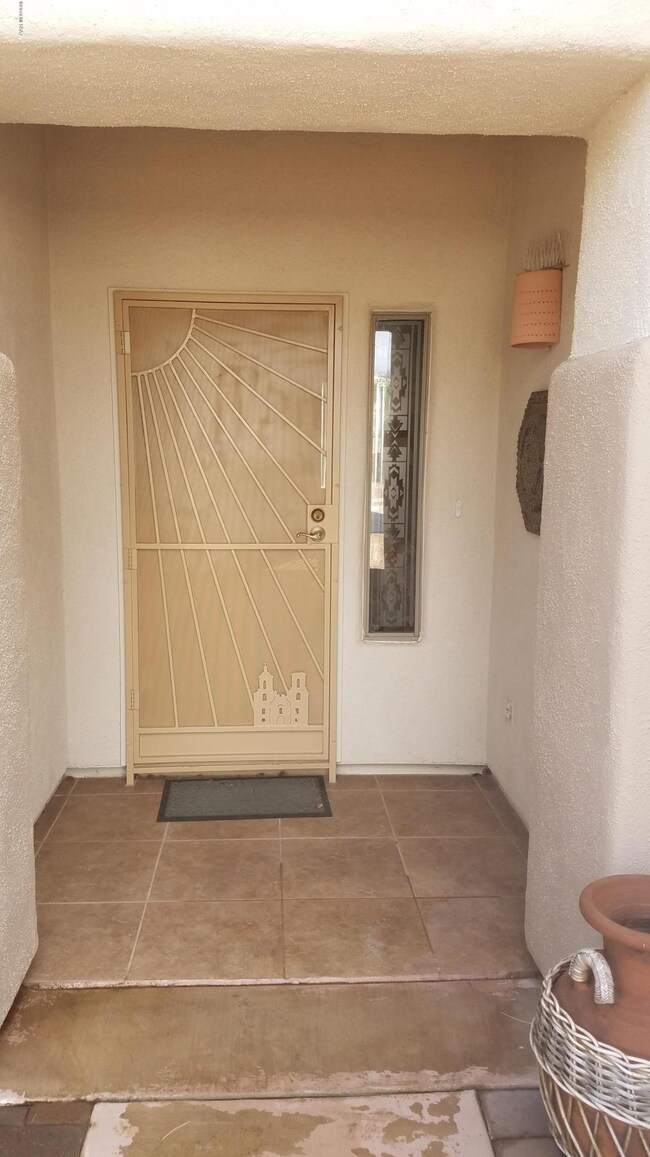 20181016_121913 front entrance door 2