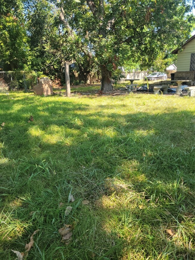 2115 Melbourne St, Houston, TX 77026 - photo 5