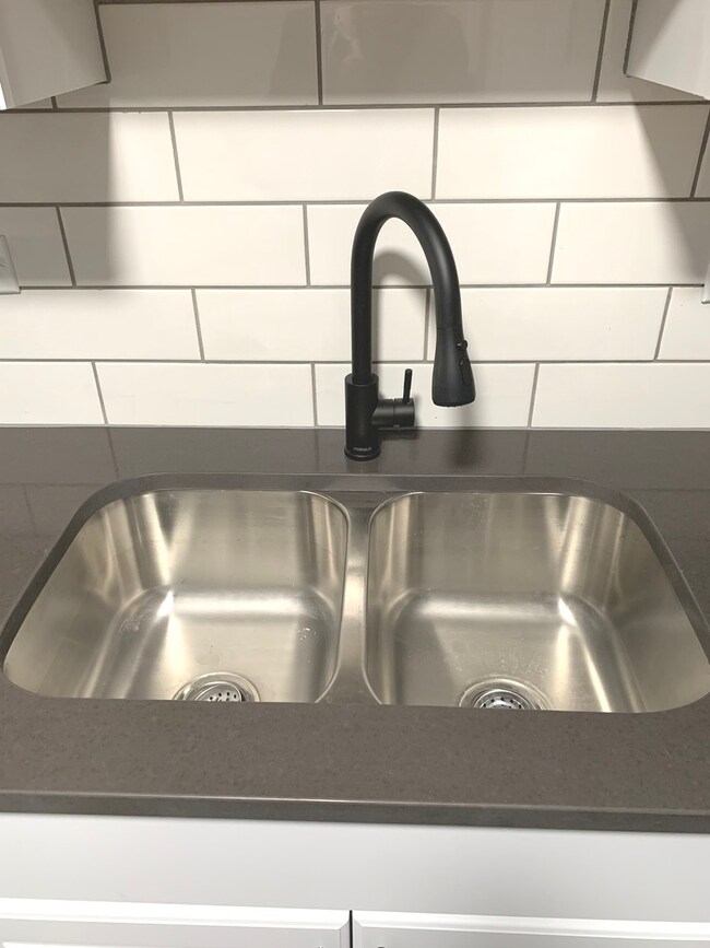 110 S Kenmore Ave unit D, Elmhurst, IL 60126 - photo 5